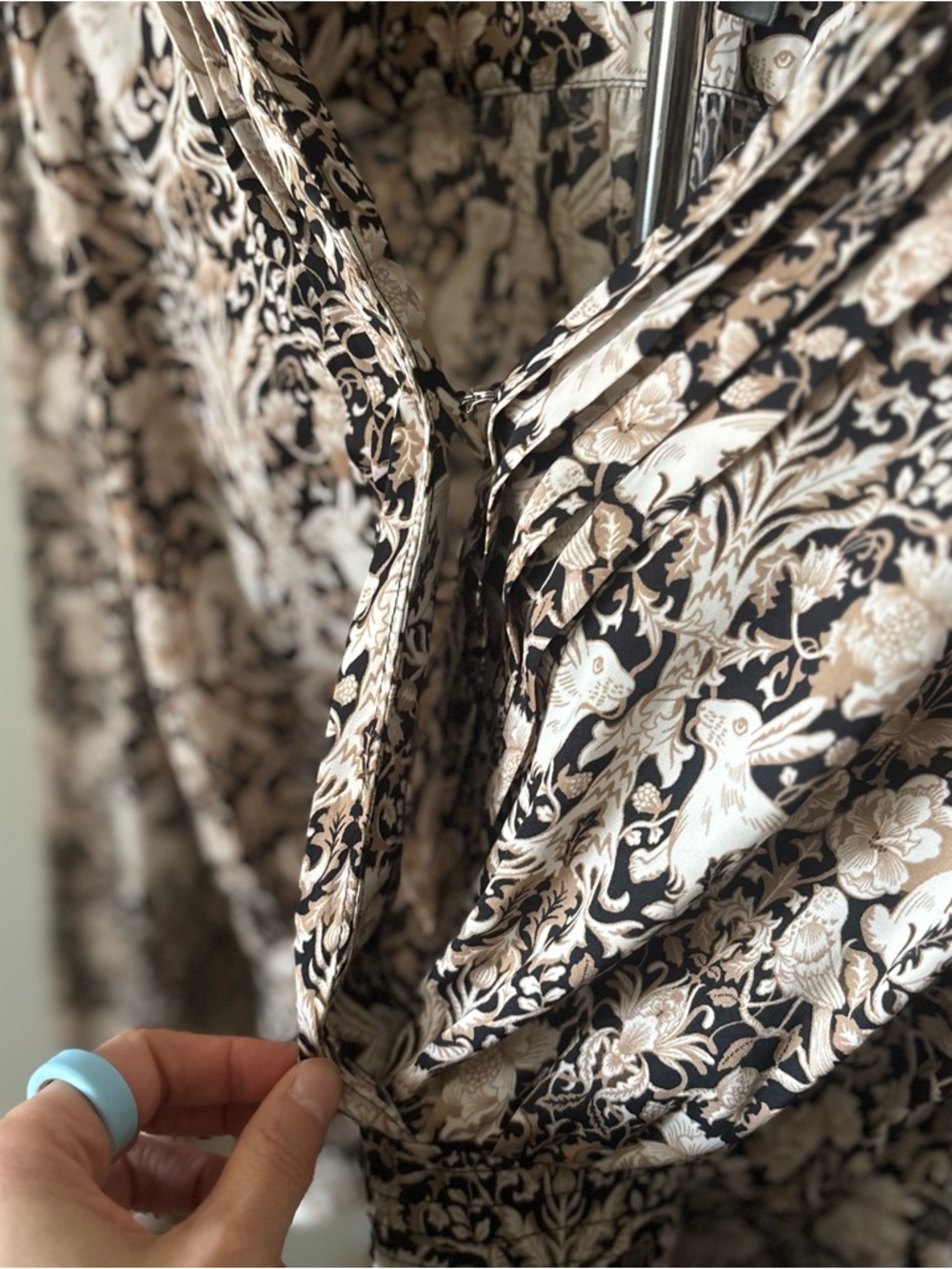 Anthropologie Rabbit Print Wrap Blouse Tie V Neck Stretch Waist LS Women’s L - Picture 4 of 8